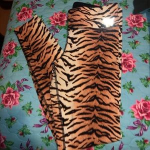 VS PINK Tiger Print Yoga Leggings